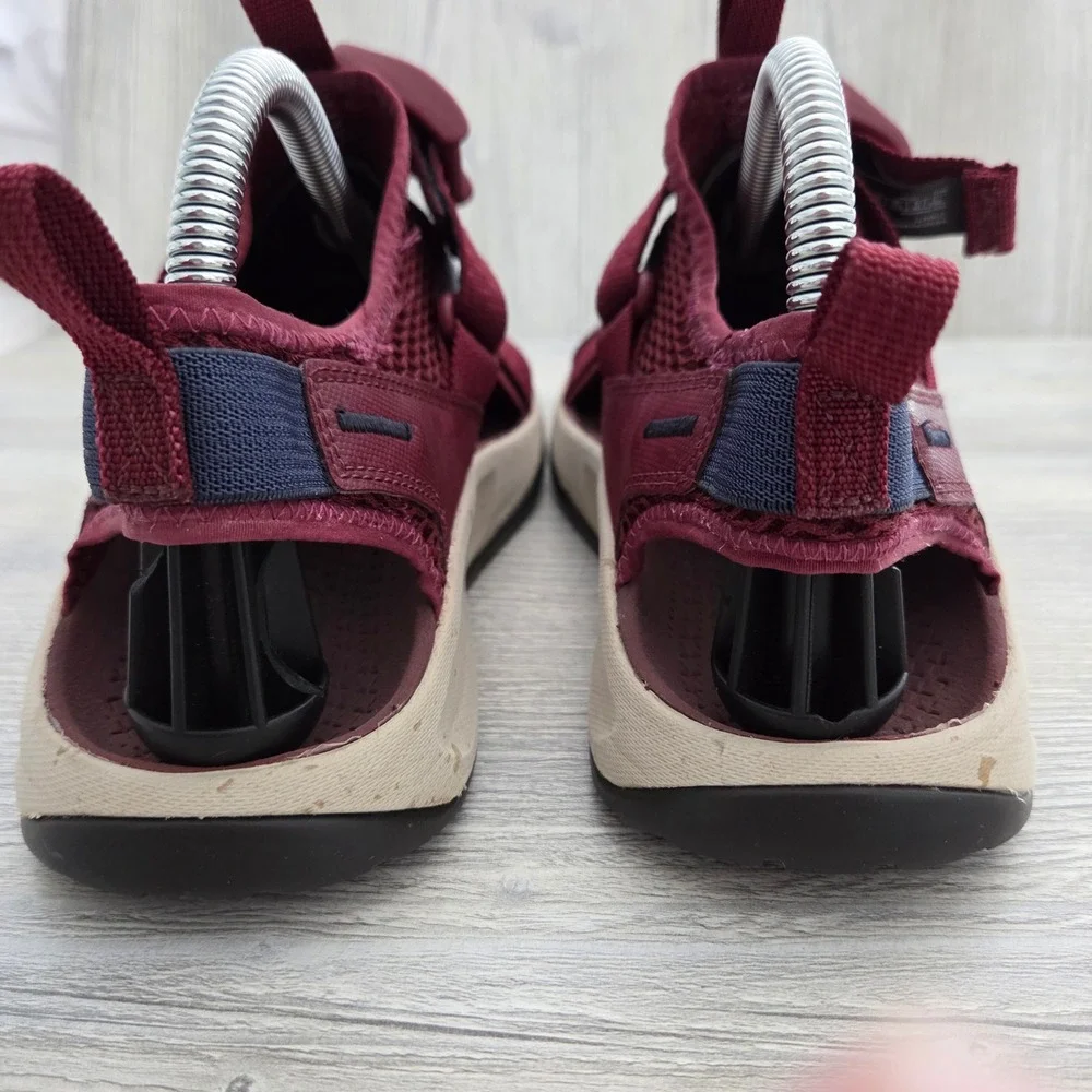 Chaco Odyssey Sandals Burgundy Mesh Hybrid Water Shoes Mens 7 J106473